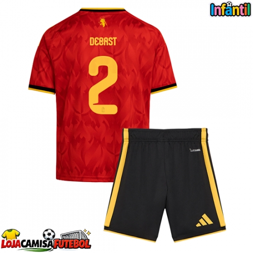 Camisa de Futebol Bélgica Zeno Debast #2 Equipamento Principal Infantil Mundo 2026 Manga Curta (+ Calças curtas)